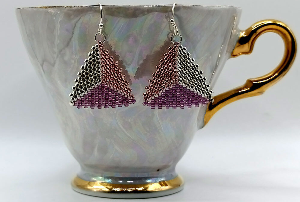 Master the Peyote Stitch Triangle: A Beginner’s Beading Guide